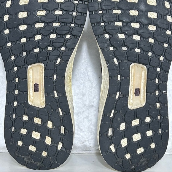 Adidas Womens Black Grey Ultra Boost 20 Running Athletic Sneakers Shoes SZ US 7 - Picture 10 of 11